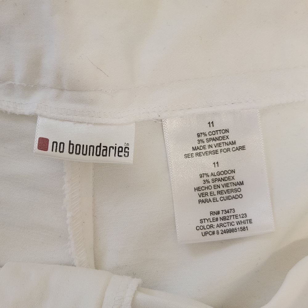 Cuffed Hem White Shorts - Picture 3 of 10